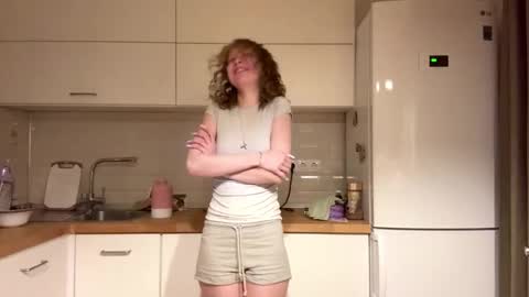 Hello My name is Sarah im new model here and little but shy. online show from January 18, 5:17 pm