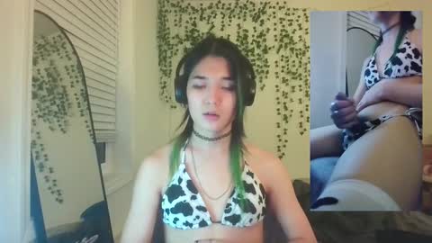 Snapshot of deciduousdoll chatting on September 18, 7:43 am deciduousdoll online show from September 18, 7:43 am