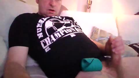 Snapshot of dee283 chatting on December 1, 8:41 am dee283 online show from December 1, 8:41 am