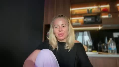 deean12 online show from February 18, 1:01 am