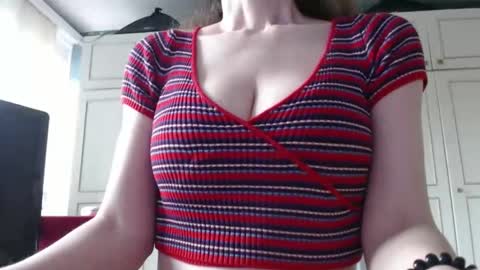 Snapshot of deessedivine chatting on February 25, 2:54 pm KamiDevi online show from February 25, 2:54 pm