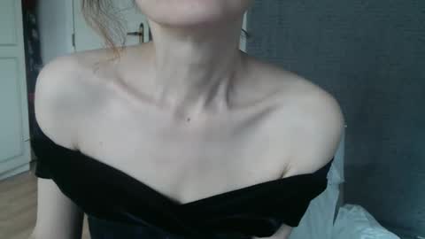 Snapshot of deessedivine chatting on September 13, 12:49 pm KamiDevi online show from September 13, 12:49 pm