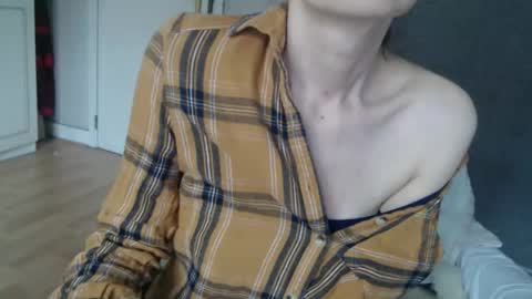 Snapshot of deessedivine chatting on October 23, 12:59 pm KamiDevi online show from October 23, 12:59 pm