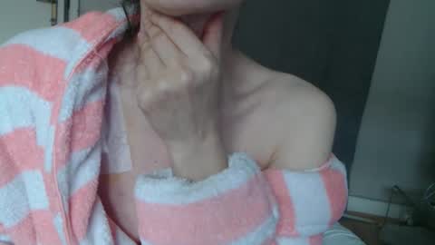 Snapshot of deessedivine chatting on October 24, 12:45 pm KamiDevi online show from October 24, 12:45 pm