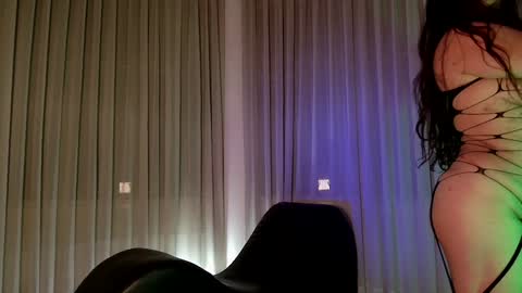 Snapshot of deesseluxure_ chatting on December 5, 6:32 am Andre online show from December 5, 6:32 am