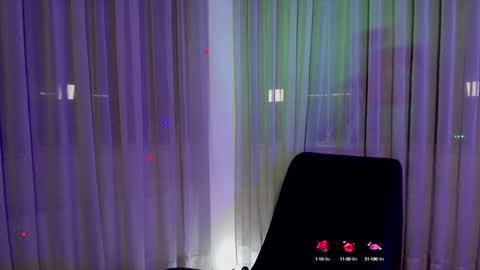 Snapshot of deesseluxure_ chatting on December 6, 8:15 am Andre online show from December 6, 8:15 am