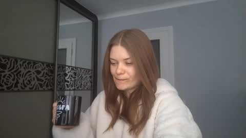 Snapshot of deettabinker chatting on March 3, 8:31 am Camila online show from March 3, 8:31 am