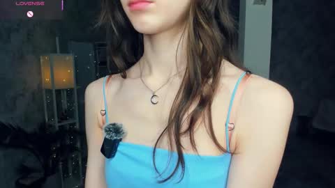 Snapshot of defeded_lovee chatting on December 5, 7:21 pm Amy online show from December 5, 7:21 pm