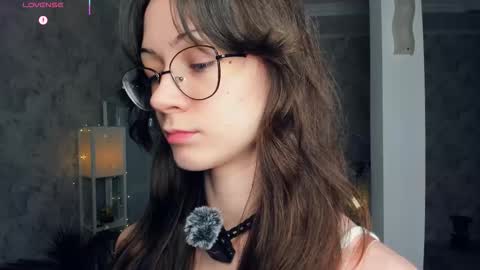 Snapshot of defeded_lovee chatting on December 17, 7:09 pm Amy online show from December 17, 7:09 pm