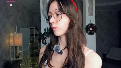 Snapshot of defeded_lovee chatting on December 20, 7:21 pm Amy online show from December 20, 7:21 pm