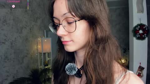 Snapshot of defeded_lovee chatting on December 21, 7:32 pm Amy online show from December 21, 7:32 pm