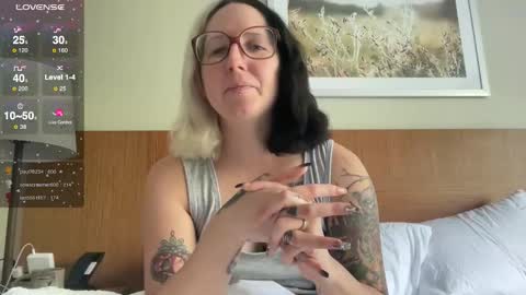 Snapshot of degeneratealiceof chatting on November 9, 4:27 pm degeneratealiceof online show from November 9, 4:27 pm