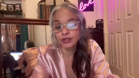 Snapshot of degeneratesaint chatting on November 7, 4:01 am Tori online show from November 7, 4:01 am