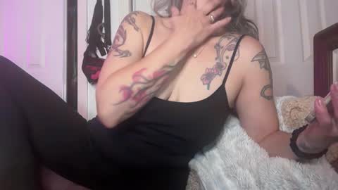 Snapshot of degeneratesaint chatting on December 20, 5:03 am Tori online show from December 20, 5:03 am