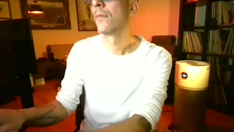 Snapshot of degrandis chatting on November 23, 10:20 pm Luka Magic online show from November 23, 10:20 pm