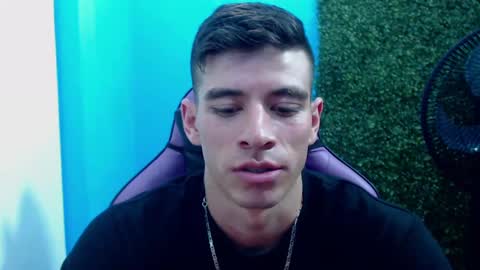 Snapshot of deiby_baby chatting on December 11, 12:33 am DEIBY online show from December 11, 12:33 am