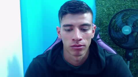 Snapshot of deiby_baby chatting on December 20, 9:28 pm DEIBY online show from December 20, 9:28 pm