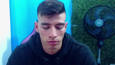 Snapshot of deiby_baby chatting on December 22, 4:39 am DEIBY online show from December 22, 4:39 am