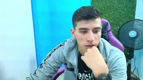 Snapshot of deiby_baby chatting on February 7, 9:58 pm DEIBY online show from February 7, 9:58 pm