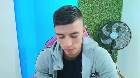 Snapshot of deiby_baby chatting on February 9, 10:32 pm DEIBY online show from February 9, 10:32 pm