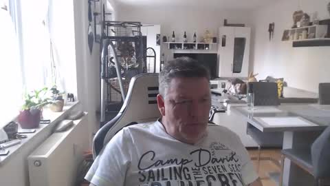 Snapshot of deinprinz2312 chatting on January 22, 12:06 pm deinprinz2312 online show from January 22, 12:06 pm