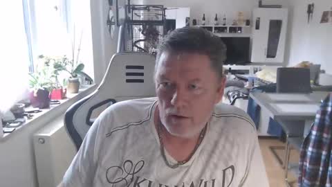 Snapshot of deinprinz2312 chatting on February 21, 8:51 am deinprinz2312 online show from February 21, 8:51 am