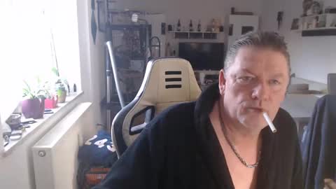 Snapshot of deinprinz2312 chatting on March 4, 6:37 am deinprinz2312 online show from March 4, 6:37 am