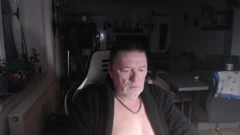 Snapshot of deinprinz2312 chatting on March 9, 5:33 am deinprinz2312 online show from March 9, 5:33 am