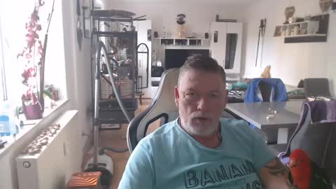 Snapshot of deinprinz2312 chatting on November 3, 9:10 am deinprinz2312 online show from November 3, 9:10 am