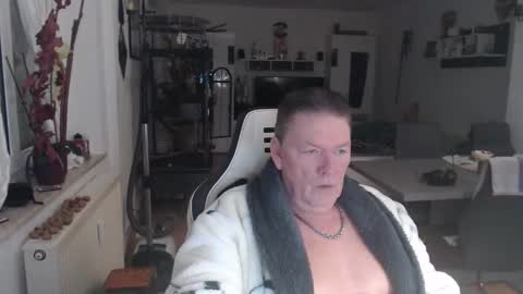 Snapshot of deinprinz2312 chatting on November 16, 5:02 am deinprinz2312 online show from November 16, 5:02 am