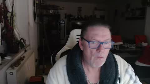 Snapshot of deinprinz2312 chatting on December 15, 4:28 am deinprinz2312 online show from December 15, 4:28 am