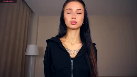 Snapshot of delanakimbral chatting on September 15, 7:30 am Hello everyone Im Tessa Make yourself comfortable. Were going to have fun together online show from September 15, 7:30 am