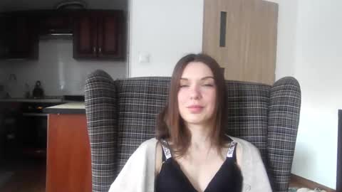 Snapshot of delightaurora chatting on February 4, 7:40 am Aurora online show from February 4, 7:40 am