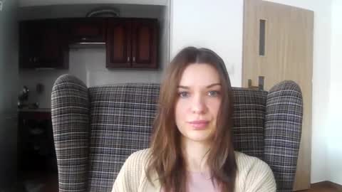 Snapshot of delightaurora chatting on February 18, 7:43 am Aurora online show from February 18, 7:43 am