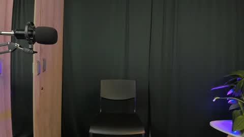 Snapshot of delilaah chatting on February 2, 3:43 am Delilah online show from February 2, 3:43 am