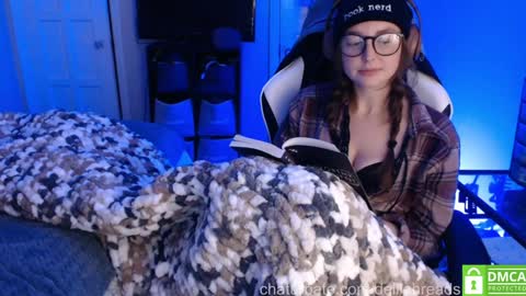 Snapshot of delilahreads chatting on December 5, 9:50 pm Delilah online show from December 5, 9:50 pm