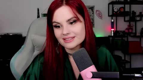 dellacrush_ online show from March 18, 6:33 pm