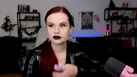 dellacrush_ online show from March 24, 7:19 pm