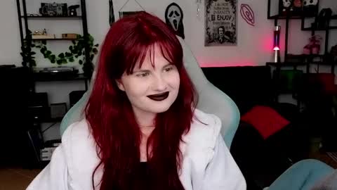 dellacrush_ online show from April 15, 7:58 pm