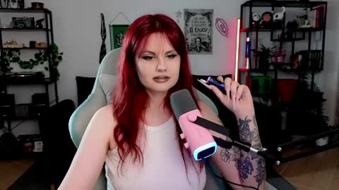 Snapshot of dellacrush_ chatting on June 6, 5:17 pm dellacrush_ online show from June 6, 5:17 pm