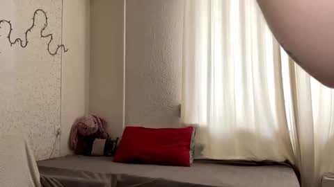 Sia online show from April 5, 1:19 pm