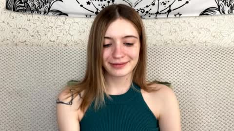 Sia online show from April 8, 1:22 pm