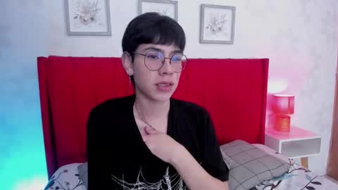 Snapshot of demian_hush chatting on February 17, 7:20 pm demian_hush online show from February 17, 7:20 pm