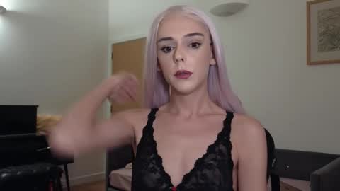 Snapshot of demii_doll chatting on September 28, 9:31 pm Demii online show from September 28, 9:31 pm