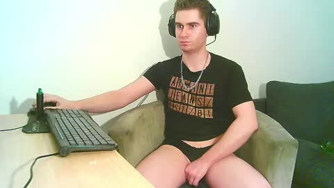 Snapshot of demoverzze chatting on December 29, 3:03 pm Dominik online show from December 29, 3:03 pm