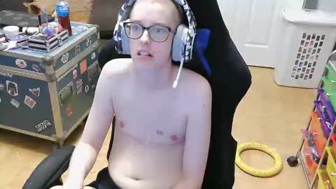 Snapshot of demyx981 chatting on October 17, 3:20 am Demyx Time online show from October 17, 3:20 am