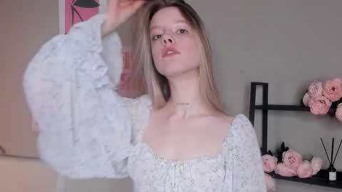 Snapshot of denaebeste chatting on November 15, 7:32 pm Emma online show from November 15, 7:32 pm