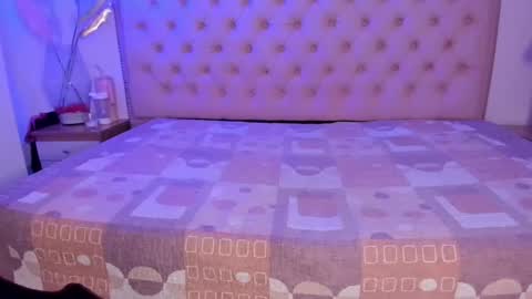 Snapshot of denisse_logan chatting on October 17, 2:26 am denisse_logan online show from October 17, 2:26 am