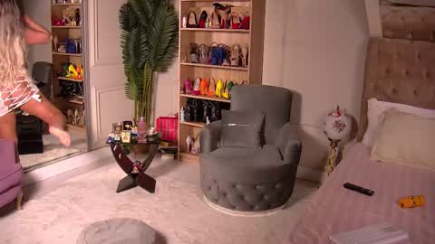 Ela online show from December 1, 10:26 pm