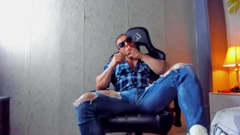 dennis_cox_ online show from February 9, 4:18 pm